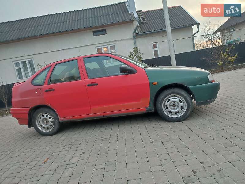 Седан SEAT Cordoba 1994 в Чернівцях