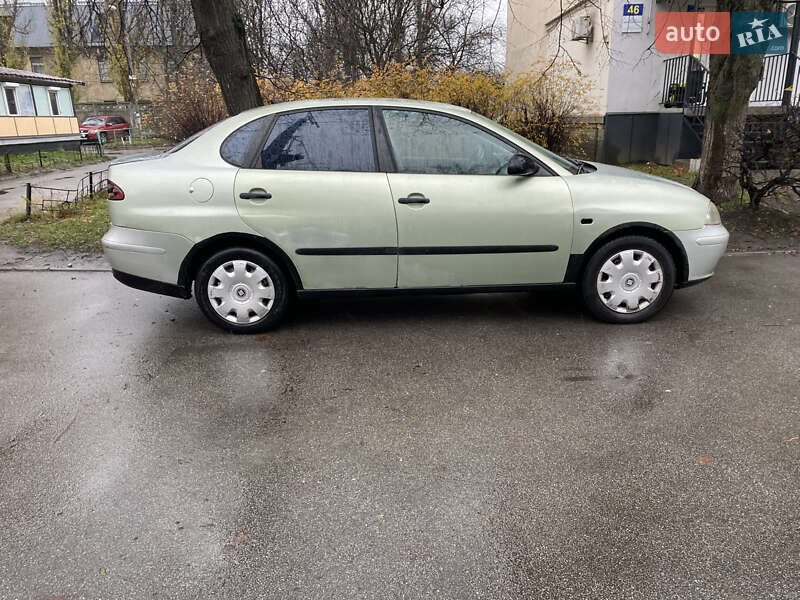 Седан SEAT Cordoba 2005 в Киеве