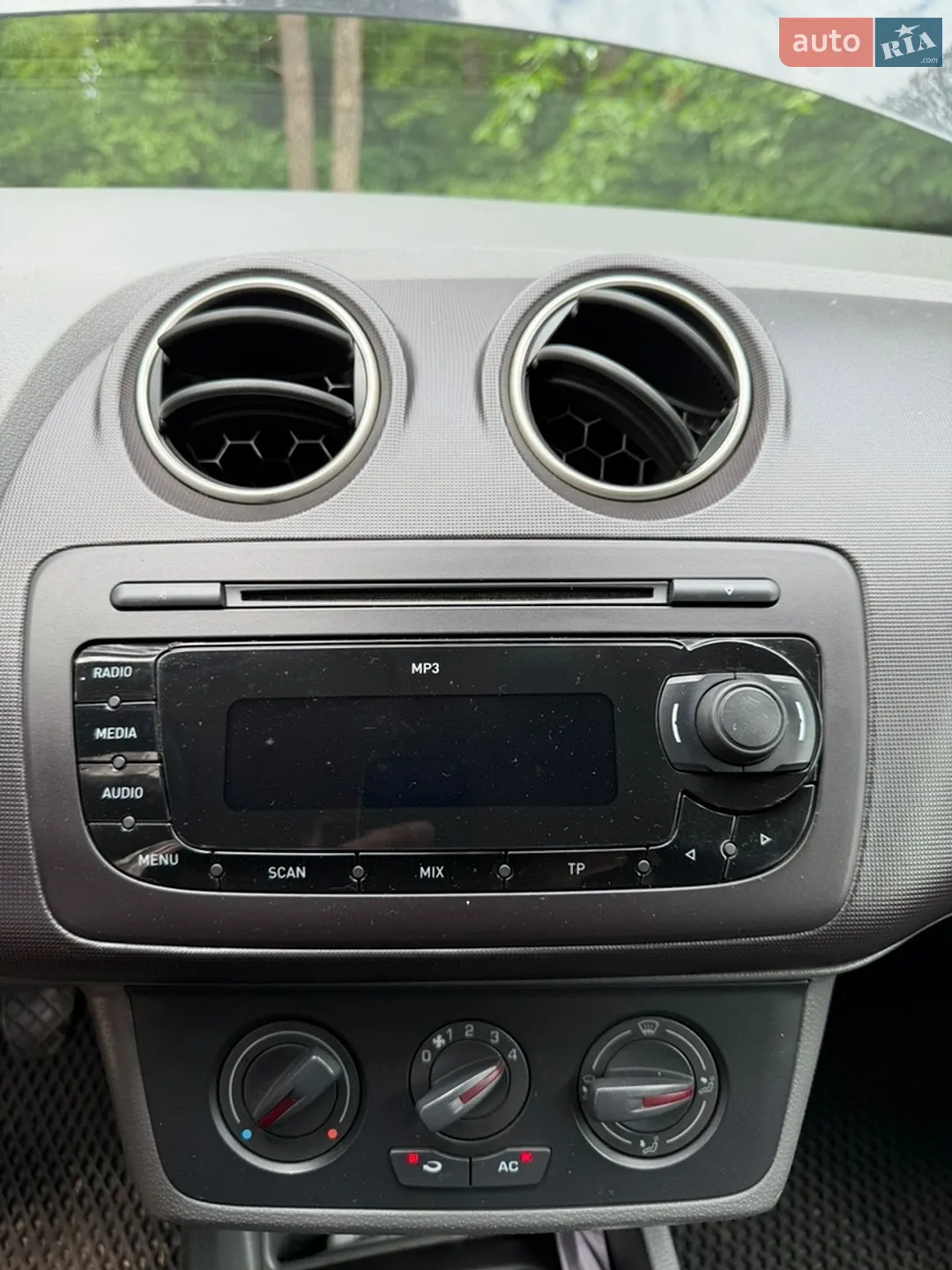 2011 SEAT Ibiza - мініатюра 12