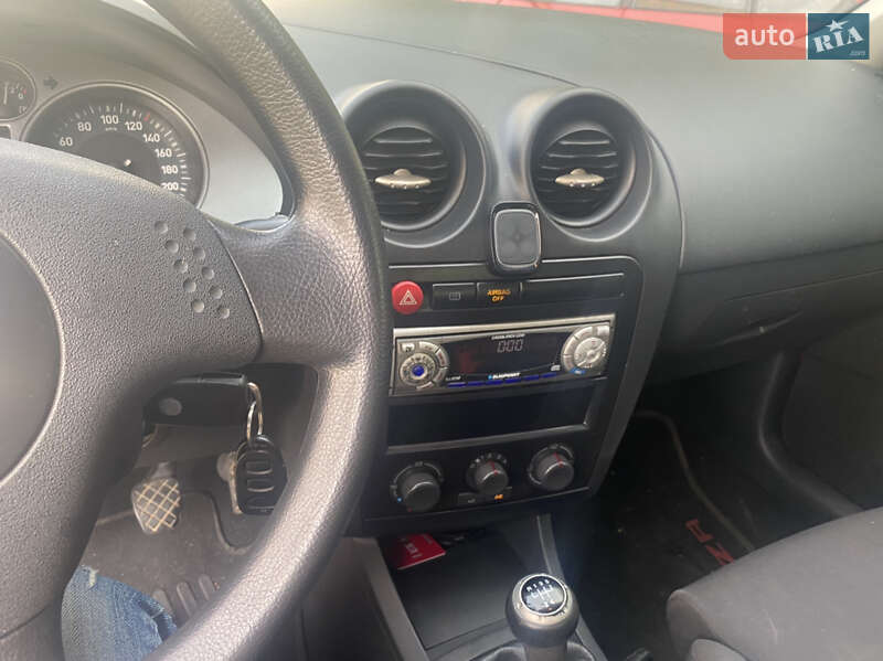 Хетчбек SEAT Ibiza 2006 в Рівному