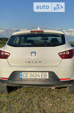 Хетчбек SEAT Ibiza 2011 в Кельменцях