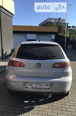 Хетчбек SEAT Ibiza 2003 в Дніпрі