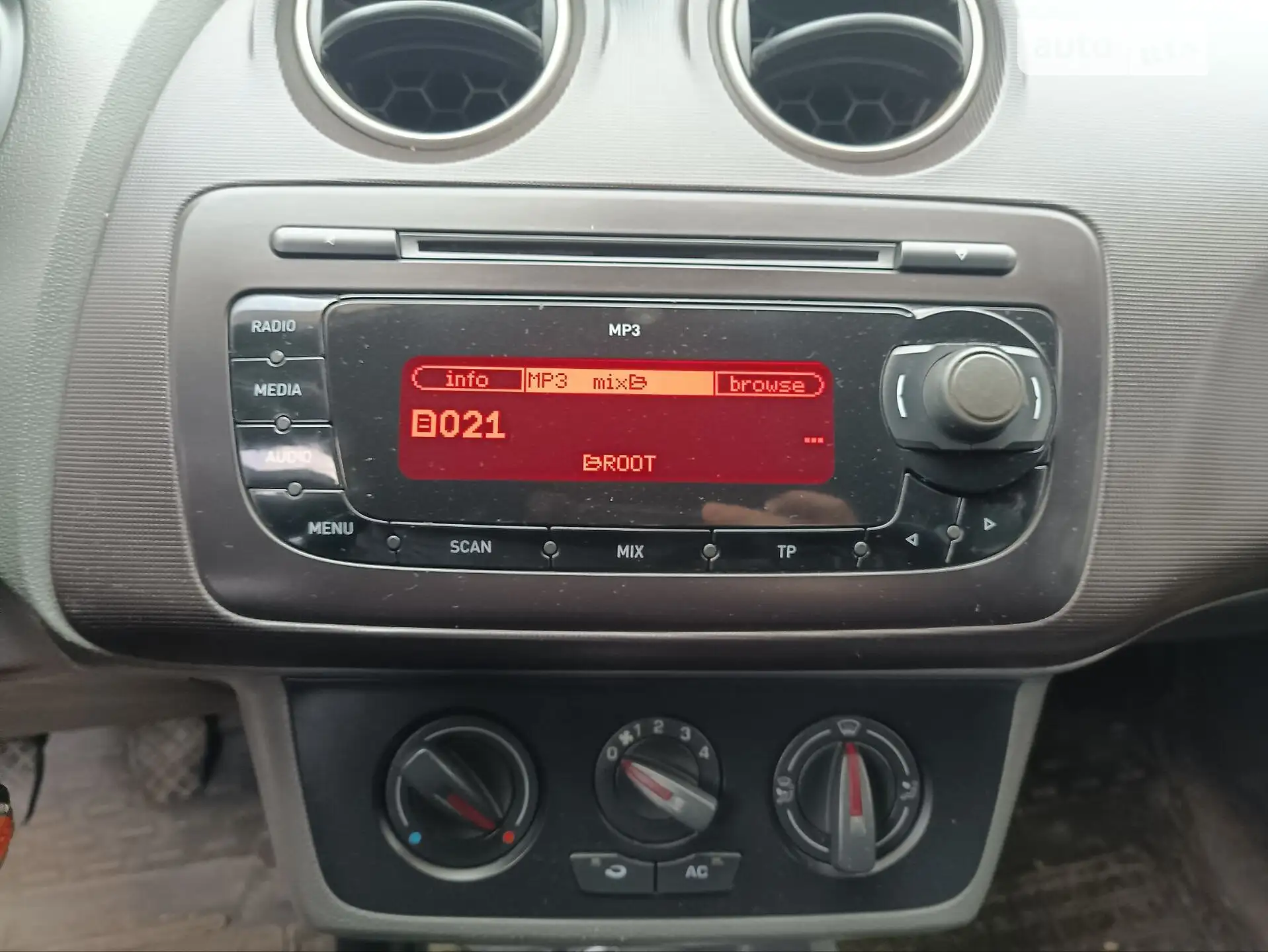 2012 SEAT Ibiza - мініатюра 11