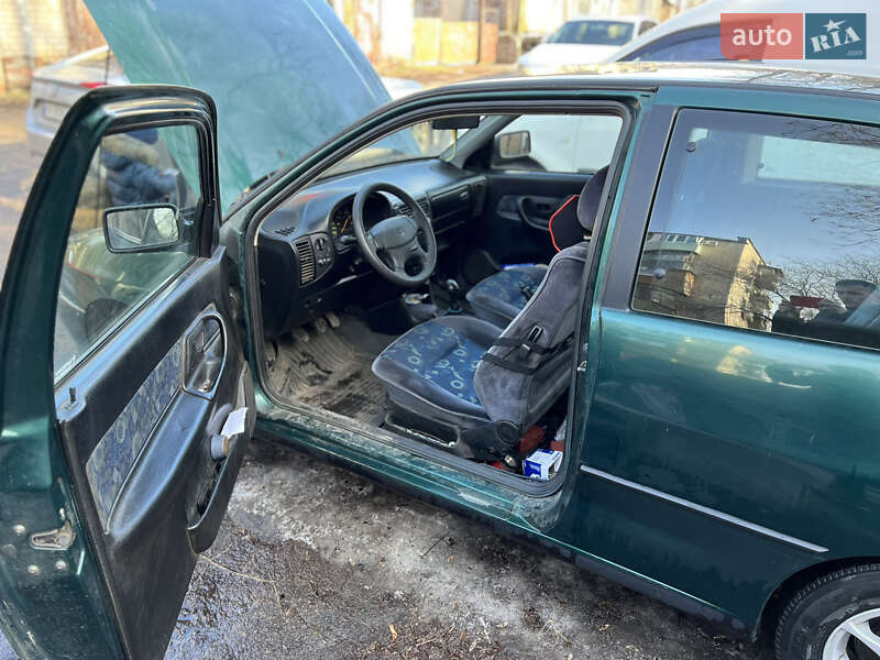Хетчбек SEAT Ibiza 1999 в Дніпрі