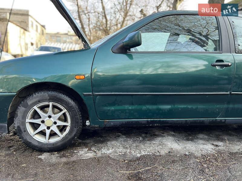 Хетчбек SEAT Ibiza 1999 в Дніпрі