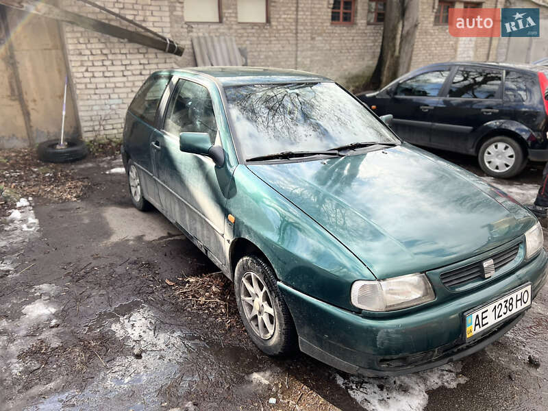 Хетчбек SEAT Ibiza 1999 в Дніпрі
