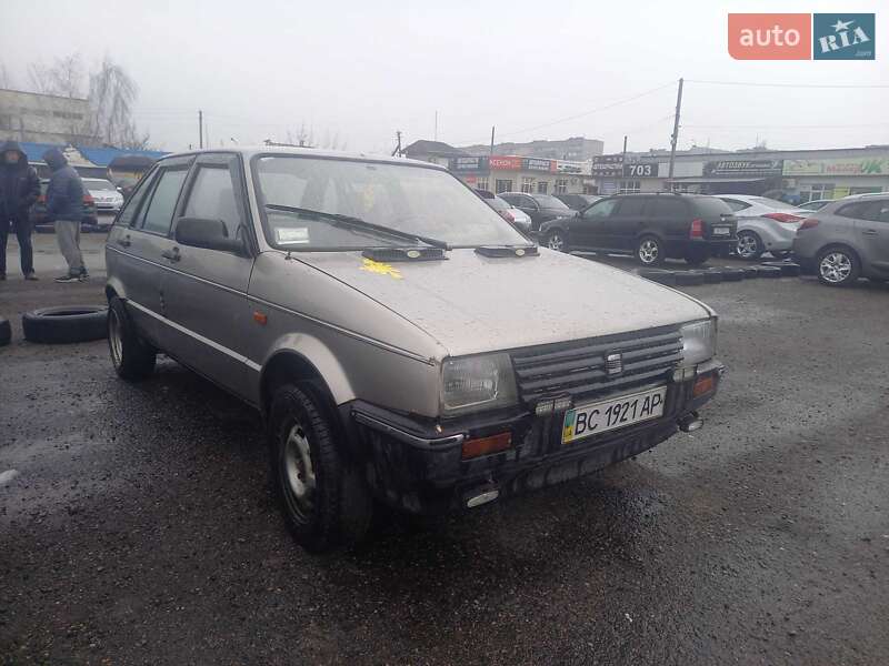 Хетчбек SEAT Ibiza 1988 в Новоархангельську