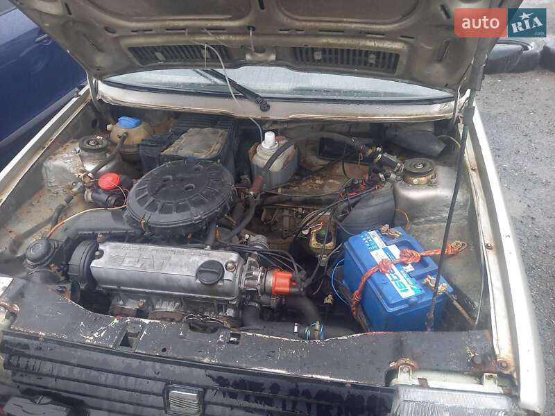 Хетчбек SEAT Ibiza 1988 в Новоархангельську