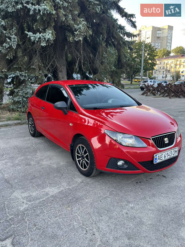 Хетчбек SEAT Ibiza 2010 в Дніпрі