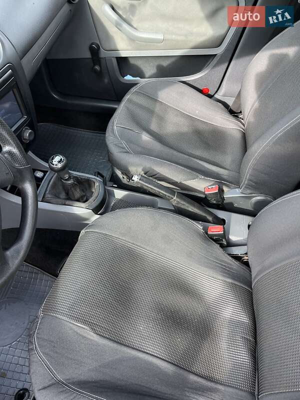Хэтчбек SEAT Ibiza 2006 в Киеве
