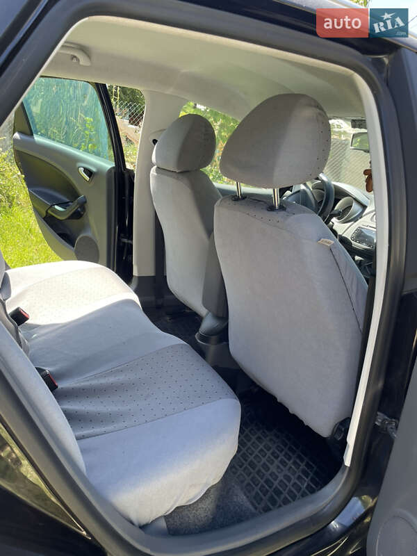 Хетчбек SEAT Ibiza 2011 в Чернівцях