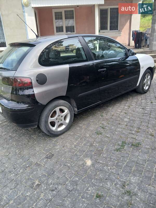 Хэтчбек SEAT Ibiza 2003 в Шумске