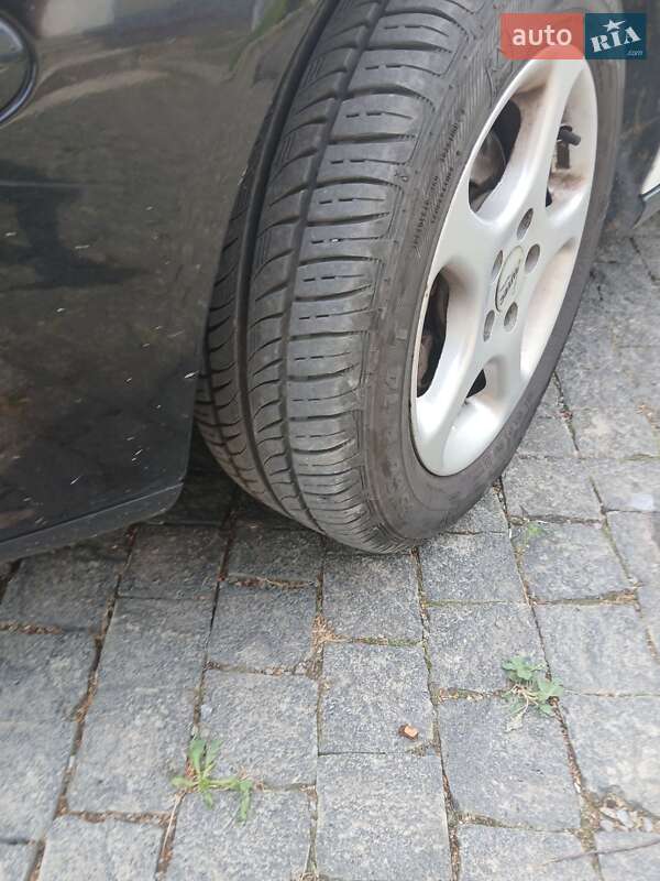 Хэтчбек SEAT Ibiza 2003 в Шумске