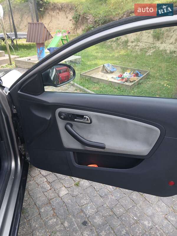 Хэтчбек SEAT Ibiza 2003 в Шумске