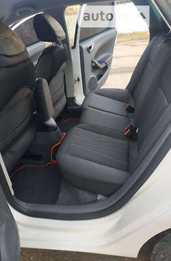 Хэтчбек SEAT Ibiza 2011 в 