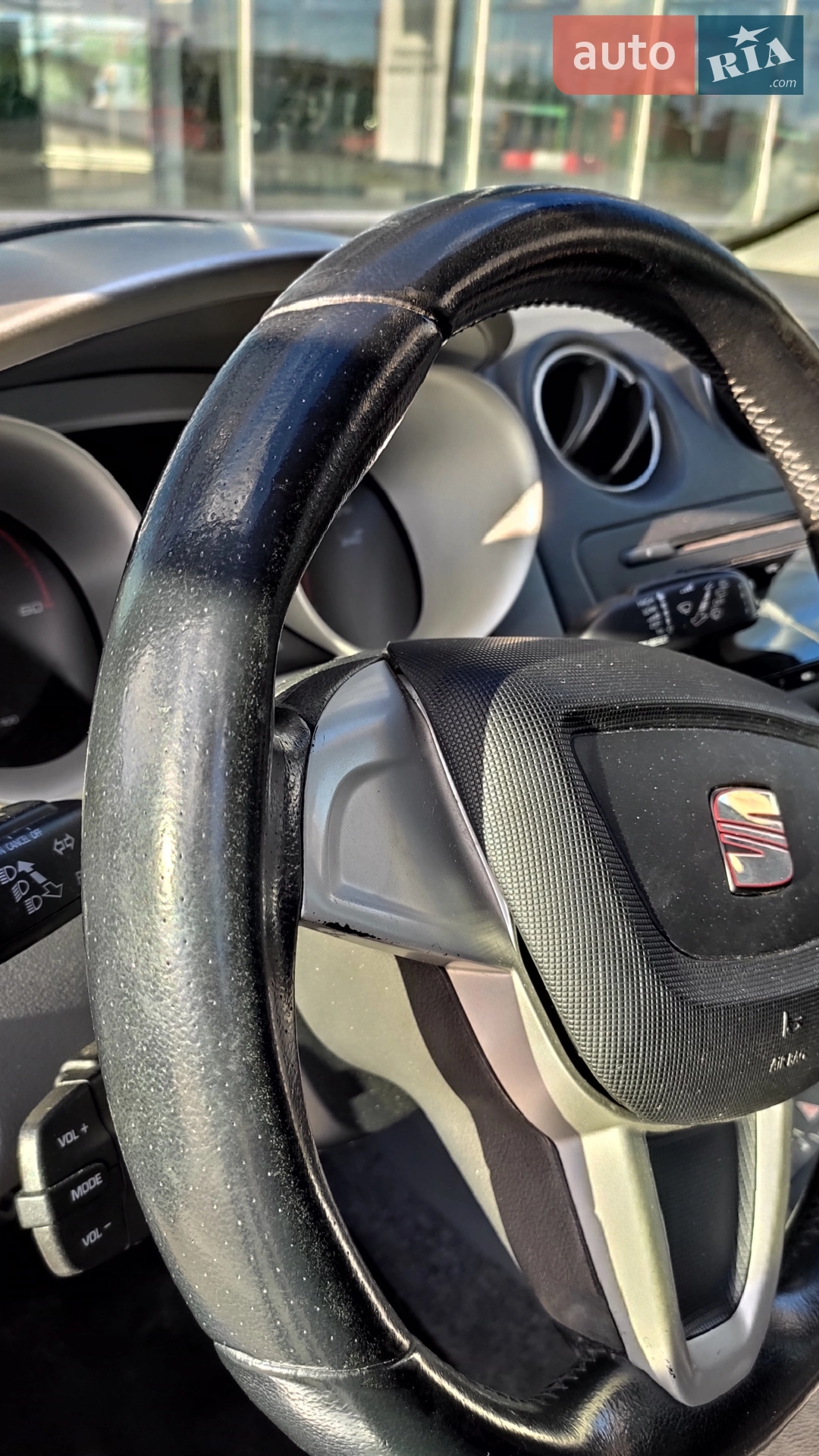 2010 SEAT Ibiza - мініатюра 12