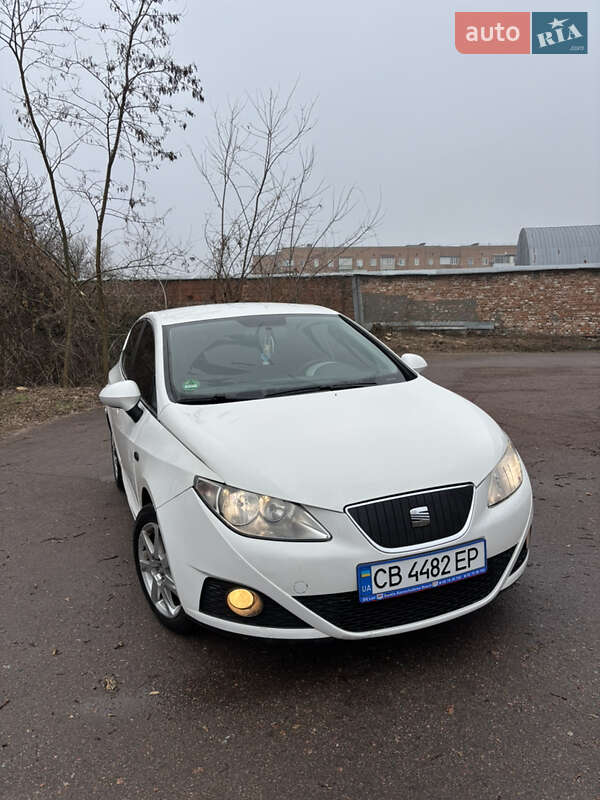 Хэтчбек SEAT Ibiza 2010 в 