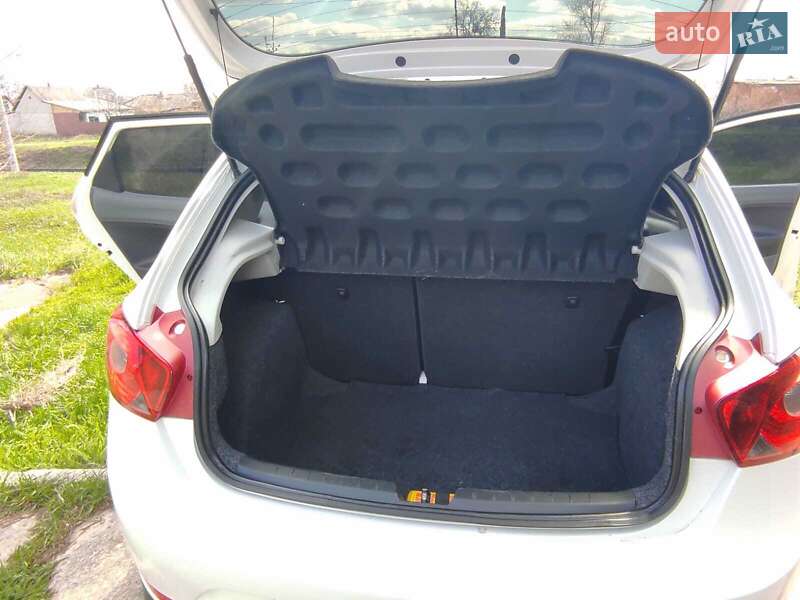 Хэтчбек SEAT Ibiza 2010 в Каменке