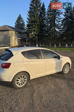 Хетчбек SEAT Ibiza 2011 в  фото 5 Хетчбек SEAT Ibiza 2011 в