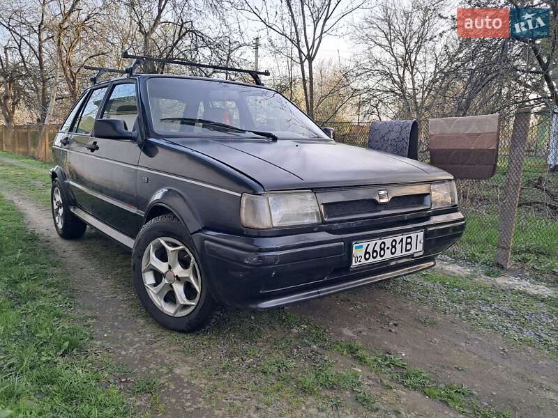 Хетчбек SEAT Ibiza 1990 в Дерно