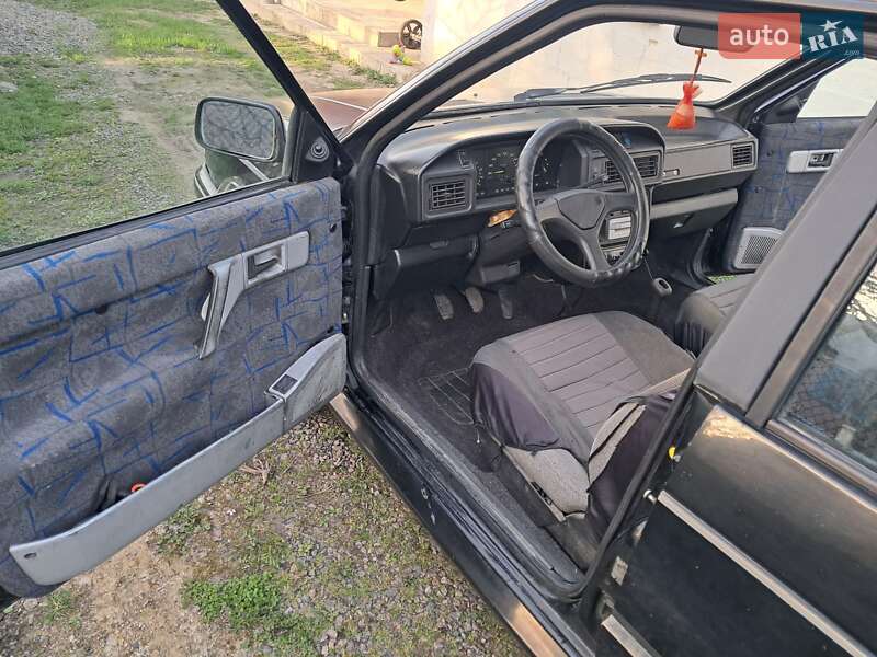 Хетчбек SEAT Ibiza 1990 в Дерно