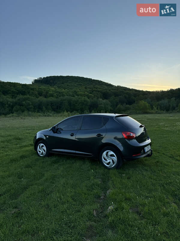 Хетчбек SEAT Ibiza 2011 в Мукачевому