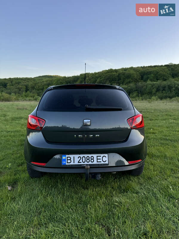 Хетчбек SEAT Ibiza 2011 в Мукачевому