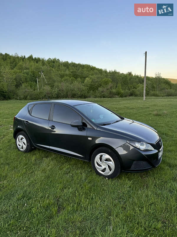 Хетчбек SEAT Ibiza 2011 в Мукачевому
