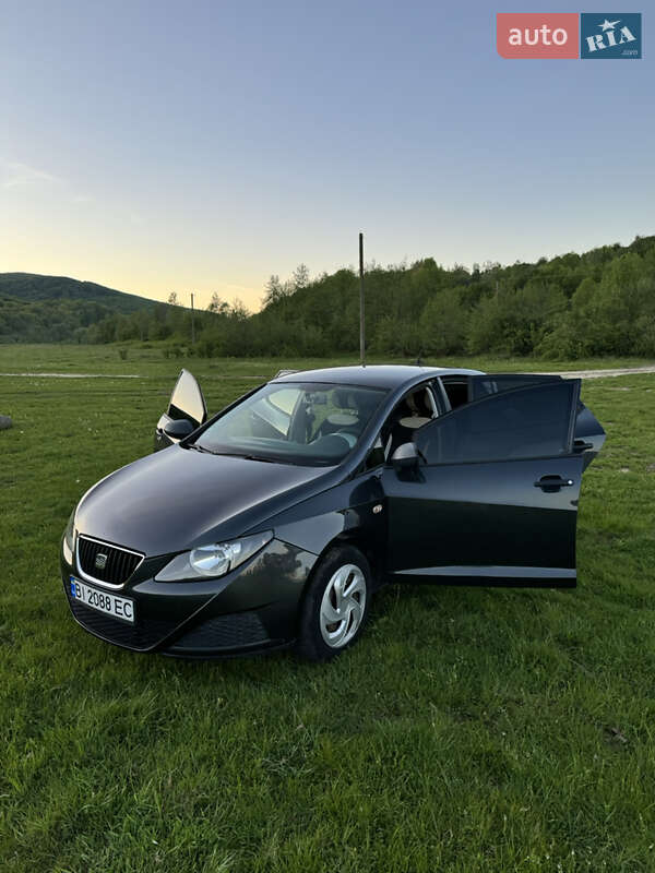 Хетчбек SEAT Ibiza 2011 в Мукачевому