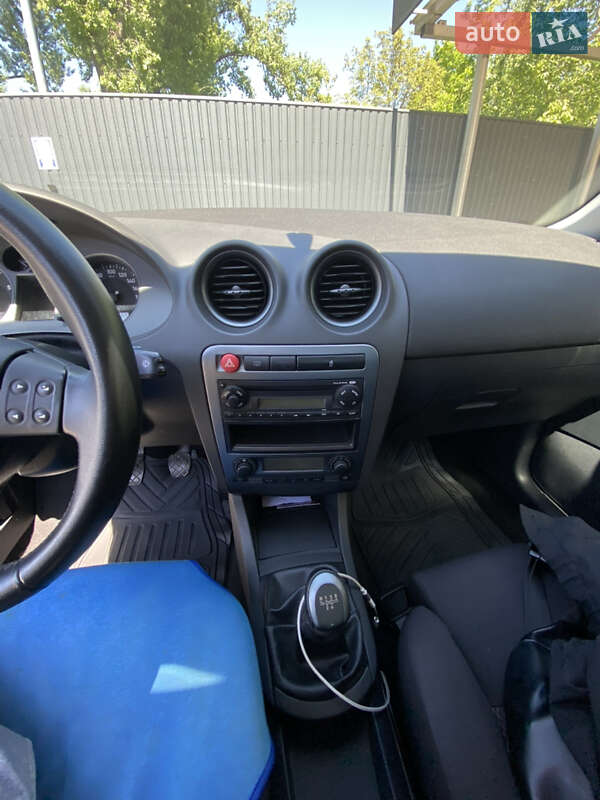 Хетчбек SEAT Ibiza 2006 в Гайсину
