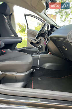 Хэтчбек SEAT Ibiza 2010 в 