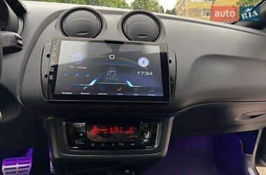 Хэтчбек SEAT Ibiza 2012 в 