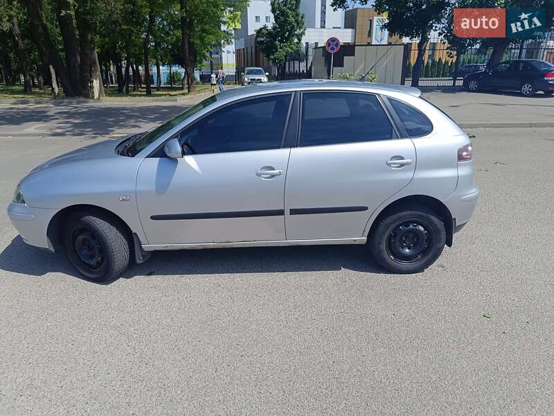 Хетчбек SEAT Ibiza 2003 в Дніпрі
