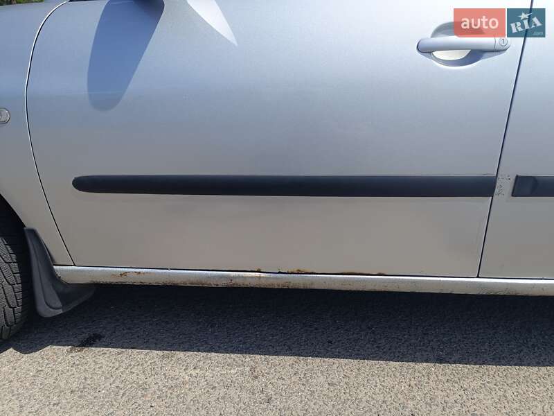 Хетчбек SEAT Ibiza 2003 в Дніпрі