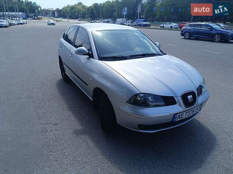 Хетчбек SEAT Ibiza 2003 в Дніпрі