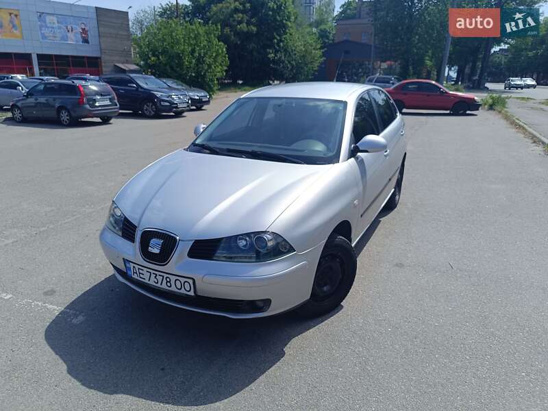 Хетчбек SEAT Ibiza 2003 в Дніпрі