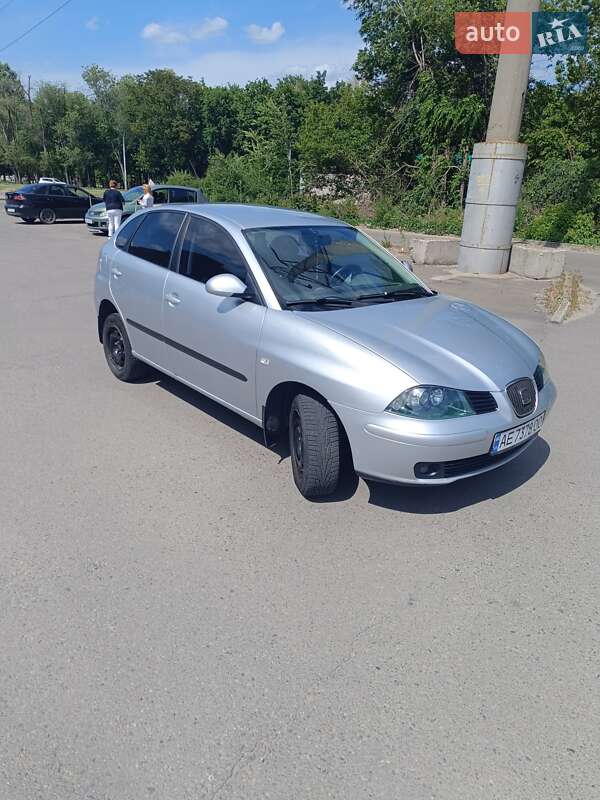 Хетчбек SEAT Ibiza 2003 в Дніпрі