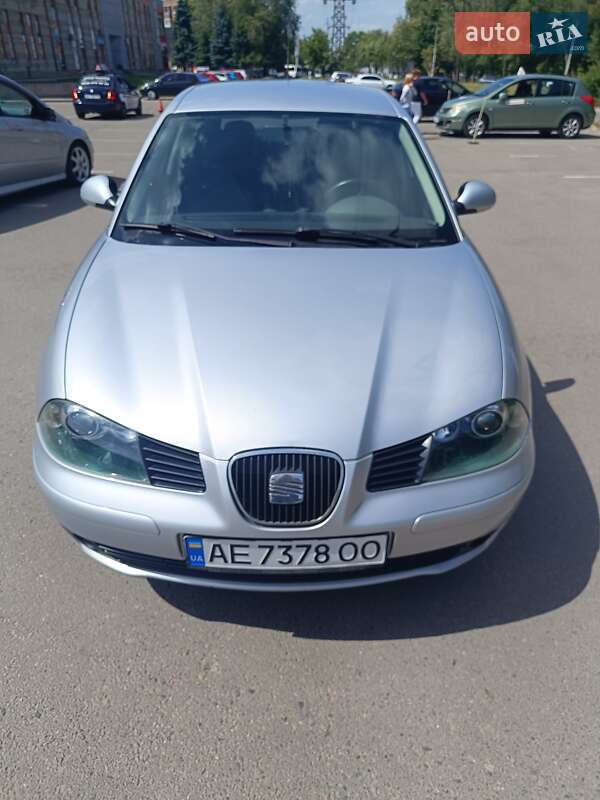 Хетчбек SEAT Ibiza 2003 в Дніпрі