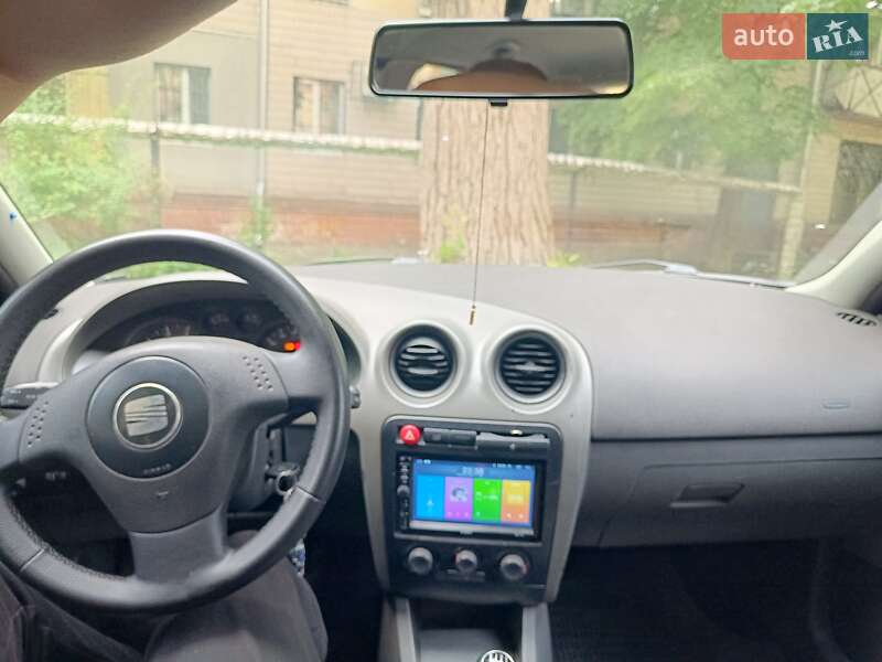 Хетчбек SEAT Ibiza 2003 в Дніпрі