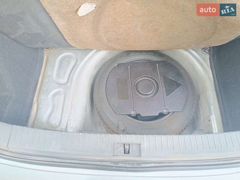 Хетчбек SEAT Ibiza 2003 в Дніпрі