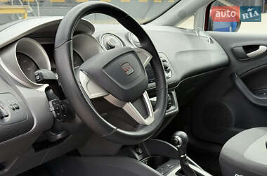 Хэтчбек SEAT Ibiza 2011 в 