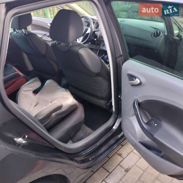 Хетчбек SEAT Ibiza 2011 в Яворові