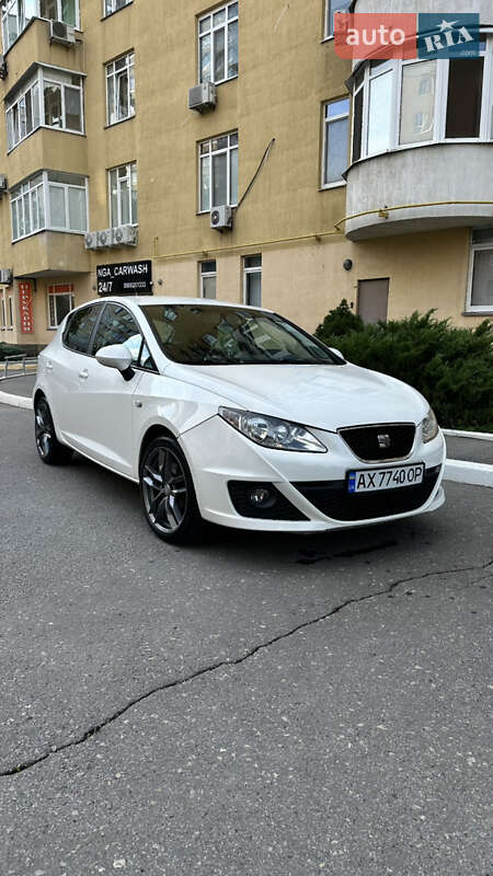Хэтчбек SEAT Ibiza 2010 в 