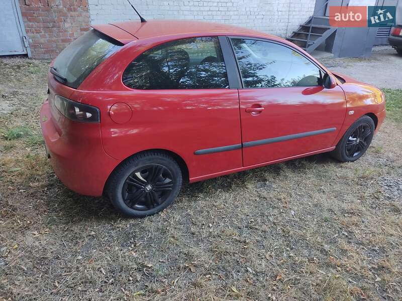 Хетчбек SEAT Ibiza 2007 в Дніпрі