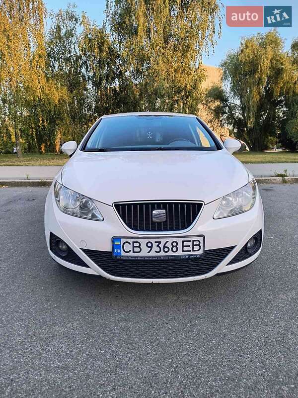 Хэтчбек SEAT Ibiza 2010 в 