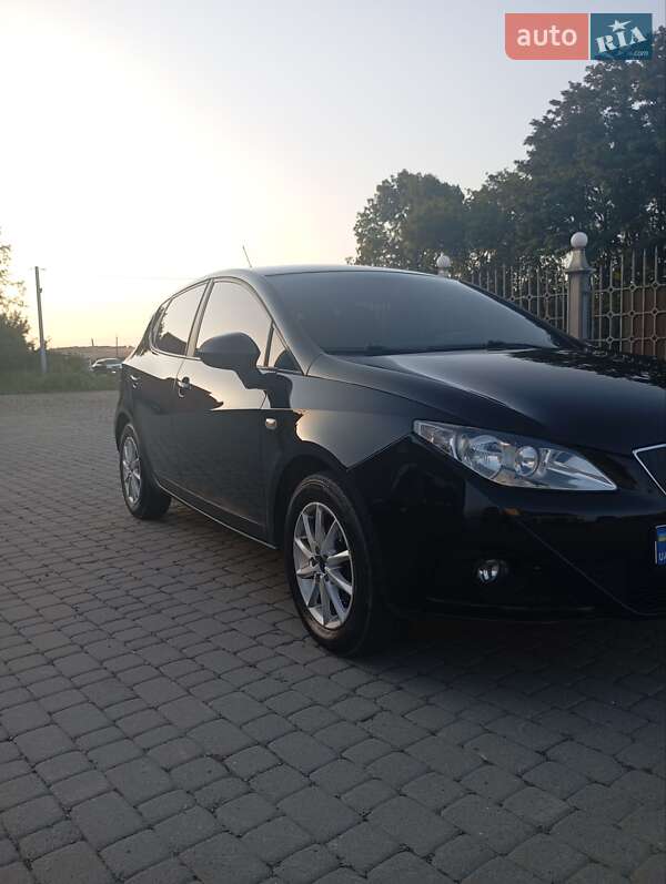 Хетчбек SEAT Ibiza 2011 в Снятині
