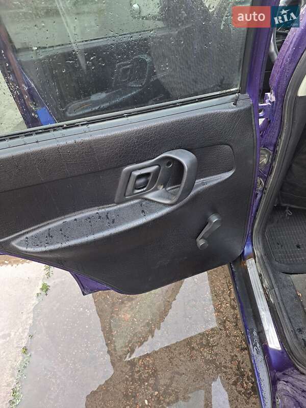 Хетчбек SEAT Ibiza 1995 в Стоянці