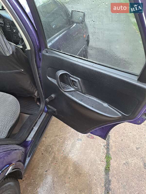 Хетчбек SEAT Ibiza 1995 в Стоянці