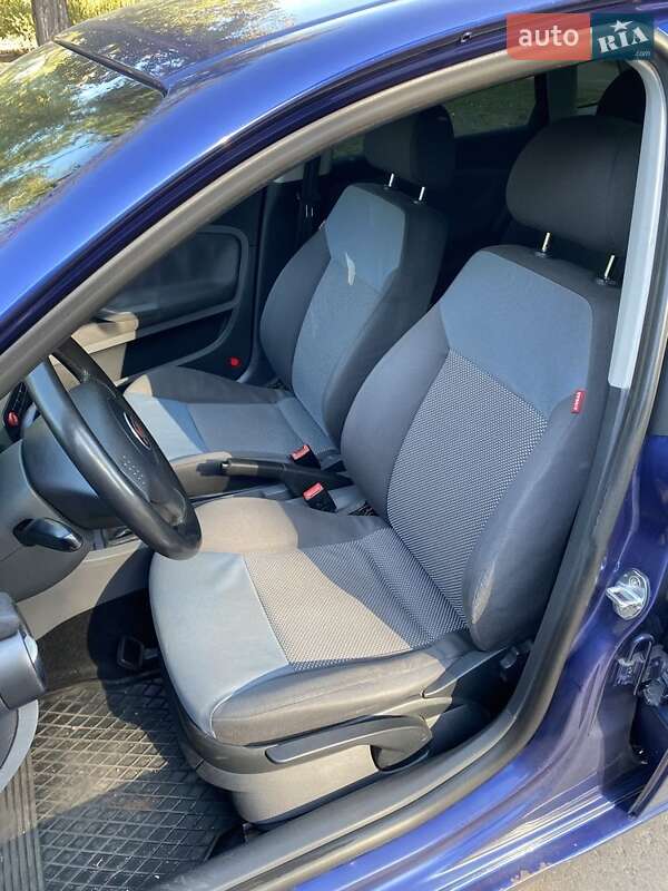 Хетчбек SEAT Ibiza 2005 в Кривому Розі