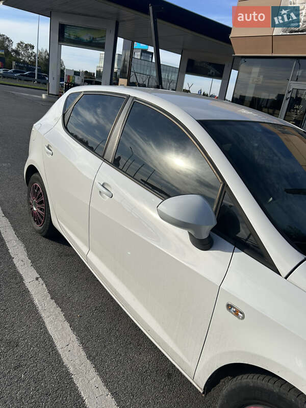 Хэтчбек SEAT Ibiza 2011 в Днепре